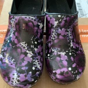 Women’s nursing/medical shoes